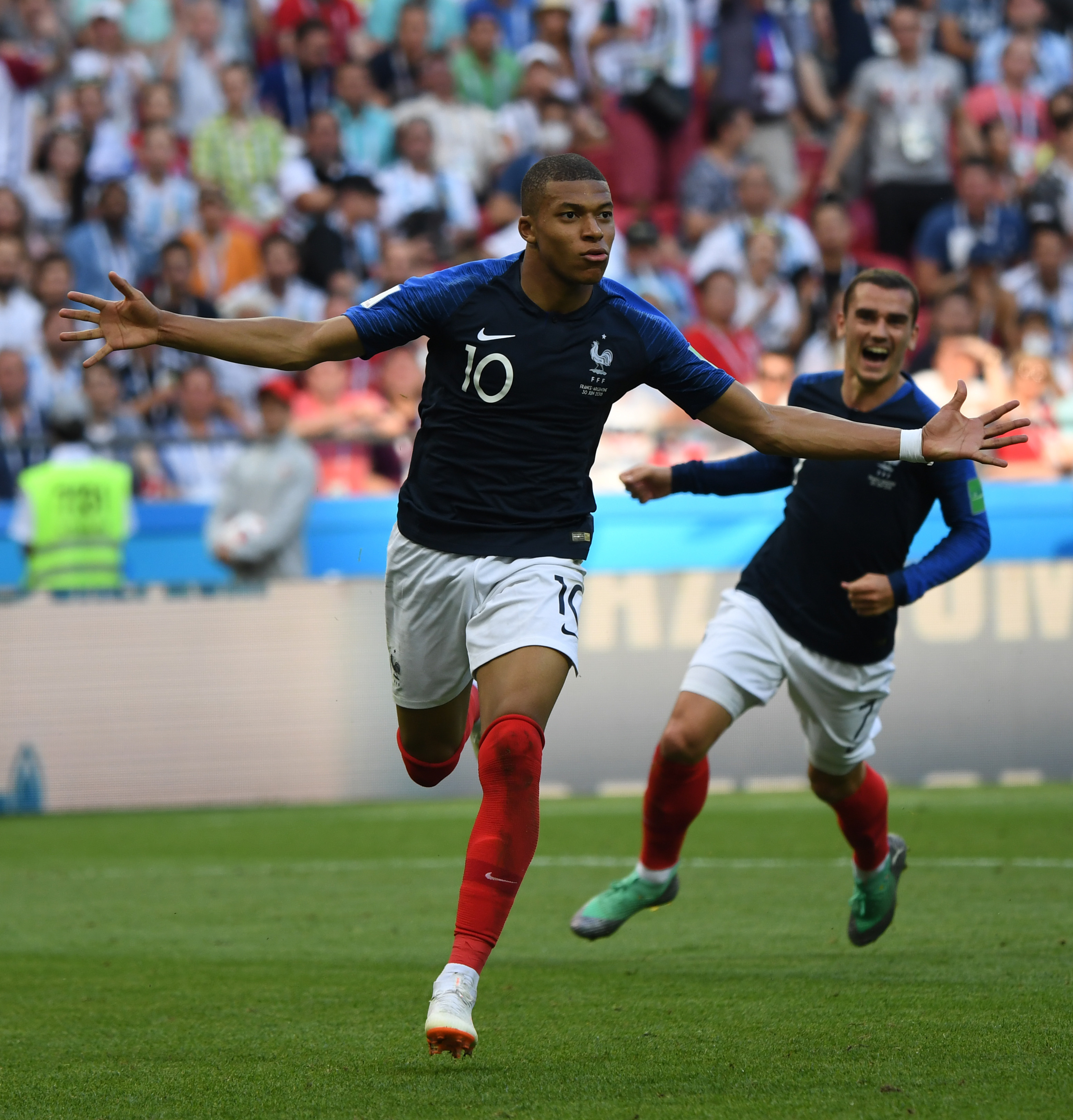 诺伊尔：第三球我知道出击会冒很大风险，当时想提前化解危险