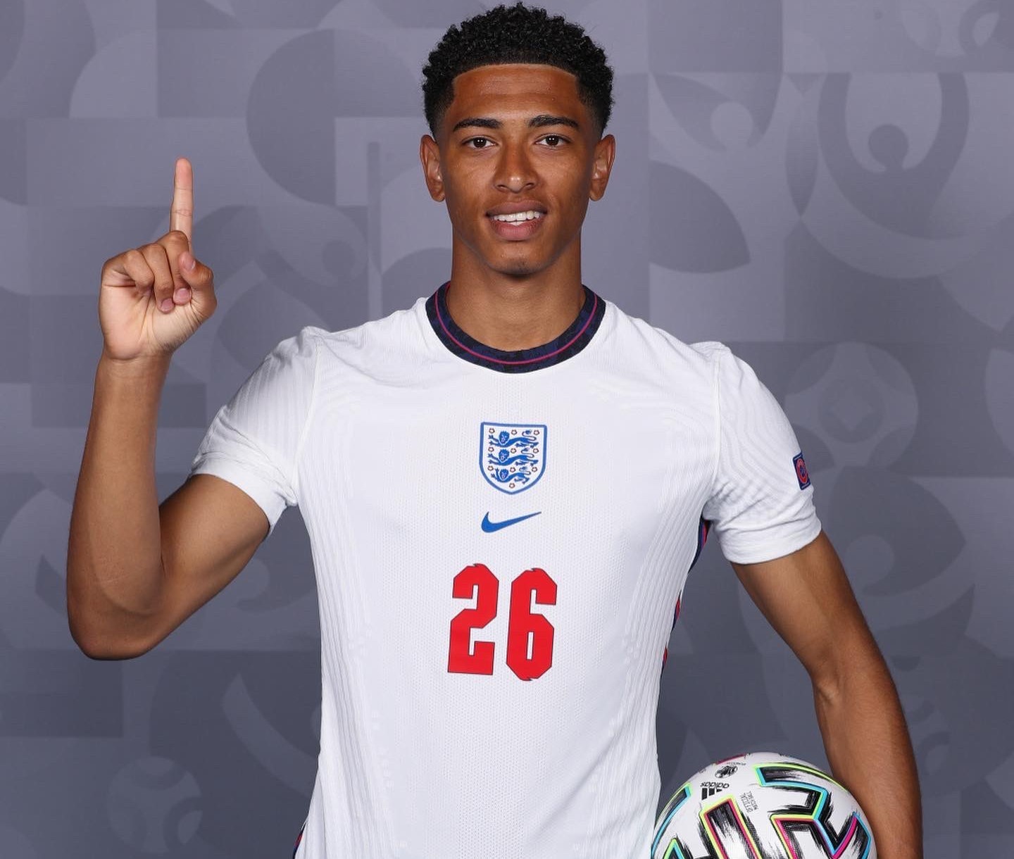 张志磊之后，又一位中国拳击人今天闪耀世界拳击舞台！（继张志磊之后，又一位中国拳击人今日在世界拳坛大放异彩！）