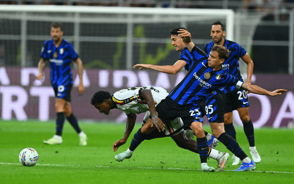 快速反击直接打穿整条防线（闪电反击一举撕裂整条防线）