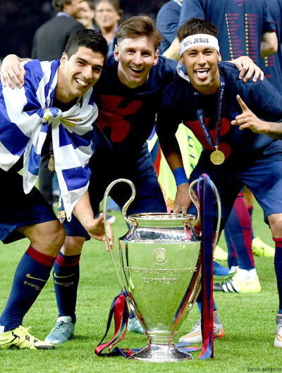 阿达尼：阿根廷并非世界杯夺冠最大热门；罗德里比佩德里重要（阿达尼：阿根廷非夺冠头号热门，罗德里比佩德里更关键）