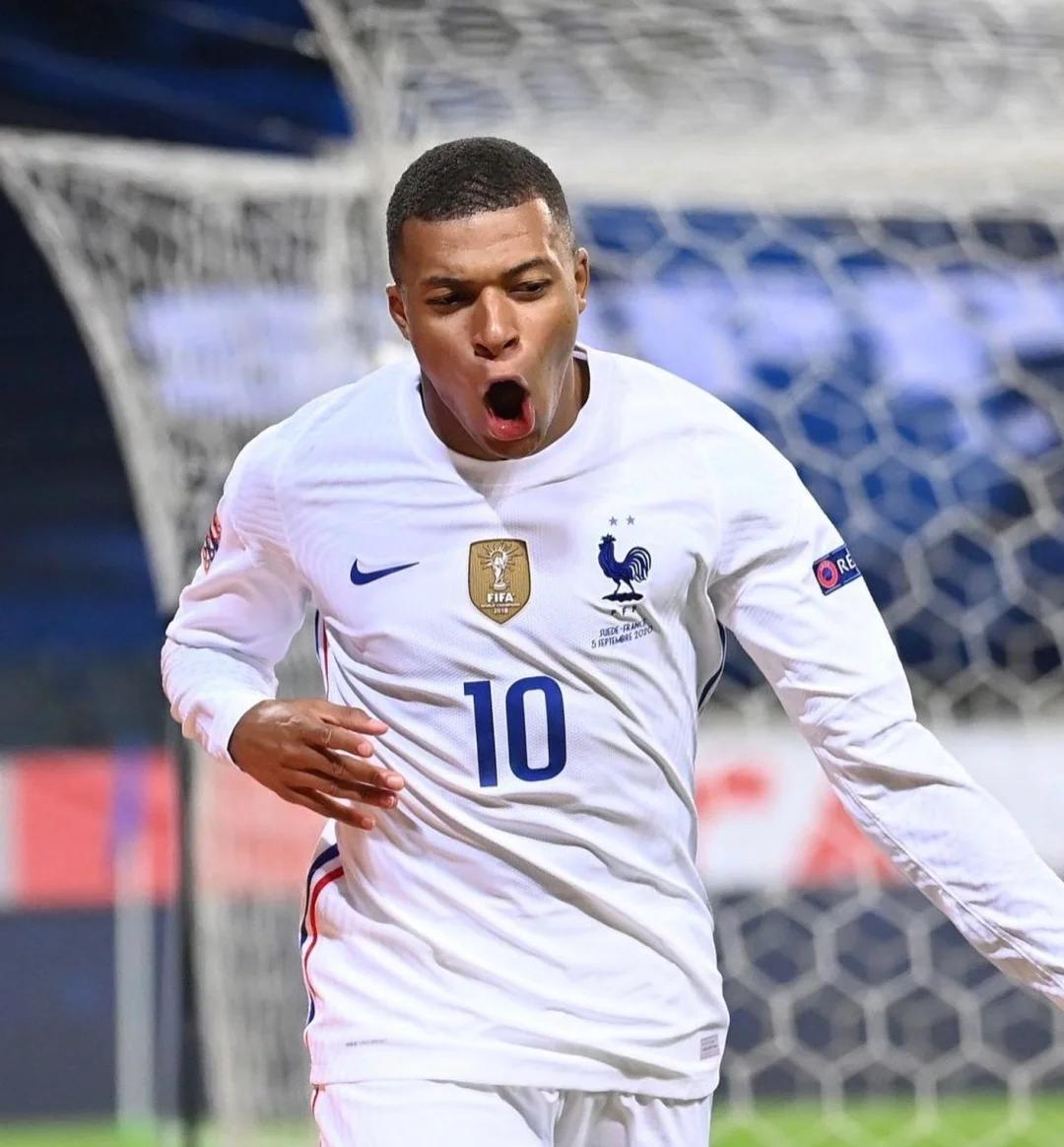 狼队一胜难求，曼联客场不佳！海外情报：狼队0-1曼联（狼队难觅胜绩，曼联客场低迷：海外情报称狼队0-1不敌曼联）