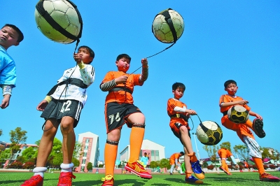 记者：兰克尔-泽在海牛出征杭州前拂袖而去，职业素养低