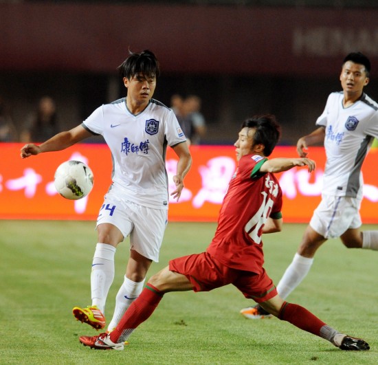 蓝军枪手 天王山之前 先在欧冠褪一层皮吧（天王山前，蓝军与枪手先在欧冠受一场硬仗洗礼）