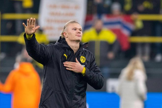 西甲战报：拉菲尼亚点射、亚马尔破门，巴萨2-0十人黄潜（西甲：巴萨2-0维拉利亚尔，拉菲尼亚点射、亚马尔建功，对手十人作战）