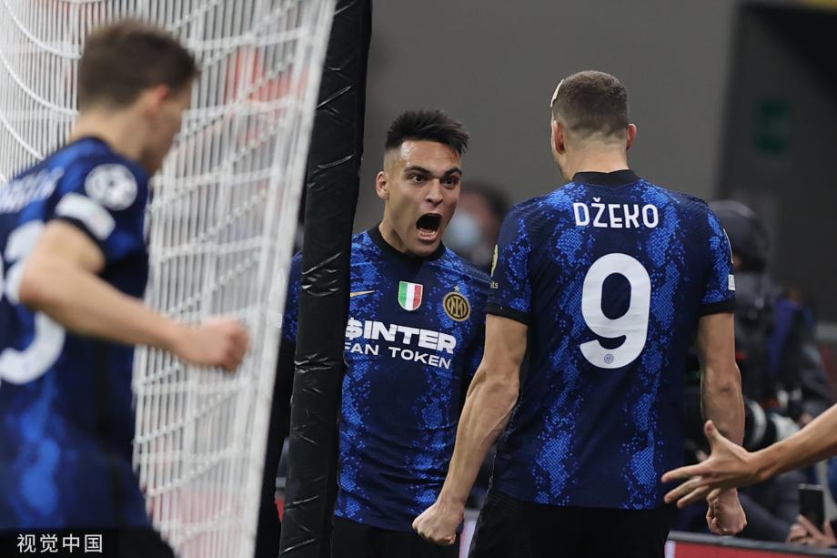 水晶宫与斯特拉斯堡赛前，维埃拉现身法国酒吧和球迷一起观战（水晶宫战斯特拉斯堡前，维埃拉现身法国酒吧与球迷同看比赛）