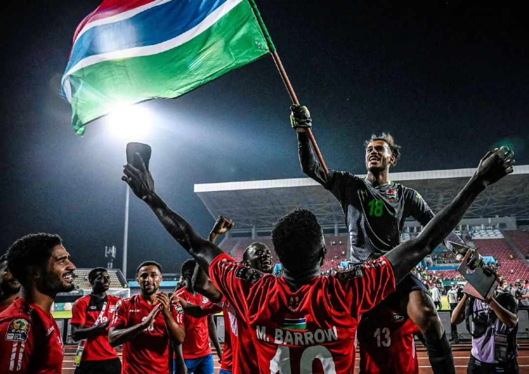 荷兰大名单：范戴克领衔；费耶诺德球员瓦伦特首次入选（荷兰队公布大名单：范戴克压阵，费耶诺德球员瓦伦特首次入围）