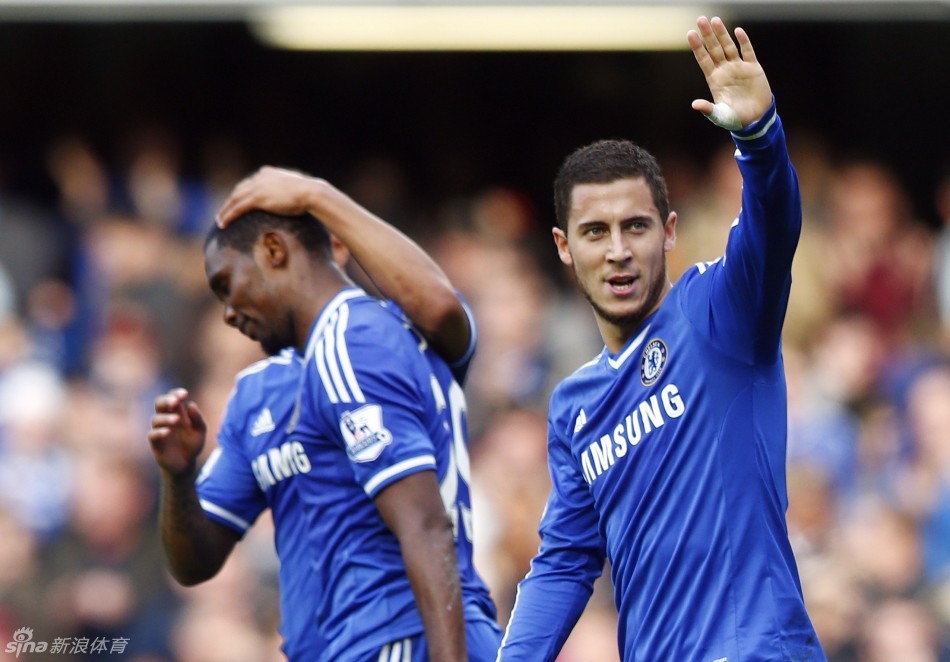 1996年，55岁的贝利还在踢足球（1996年，55岁的贝利仍驰骋绿茵场）